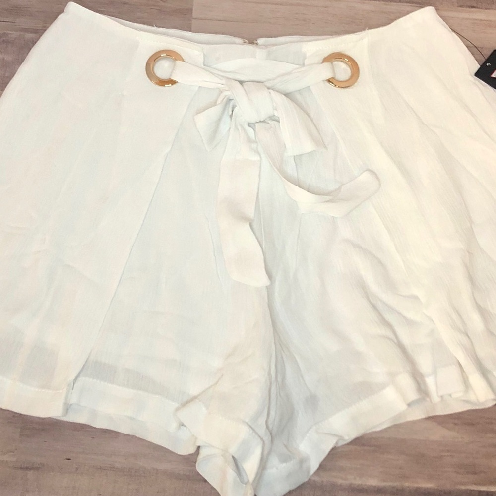 Guess - Pure White Chica Grommet Shorts Size Small